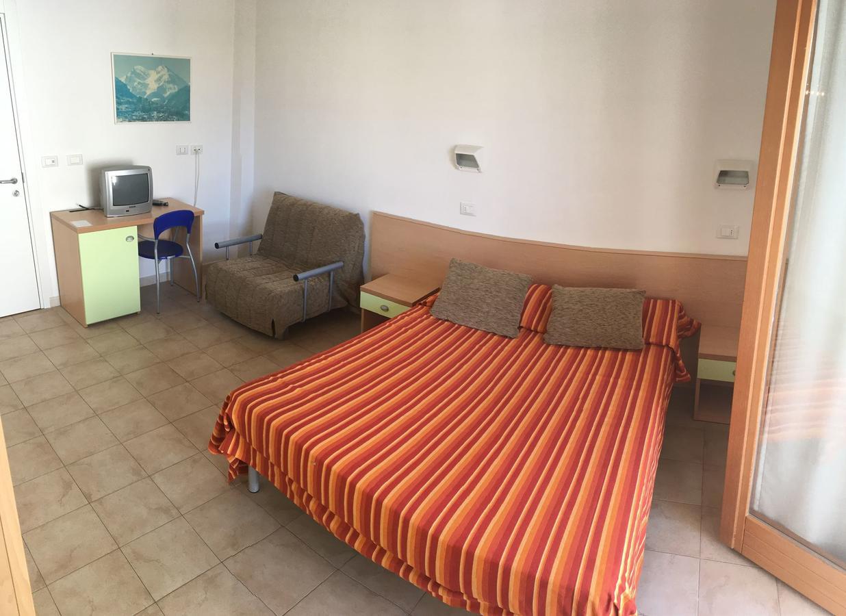 Claudia Residence Alba Adriatica Εξωτερικό φωτογραφία